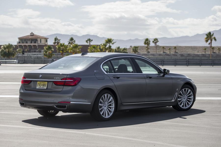  BMW 740e iPerformance (G11) 2018 года  (NA) (фото 31 из 40)